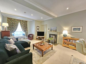 Edinburgh Elegant 1-Bedroom City Apartment